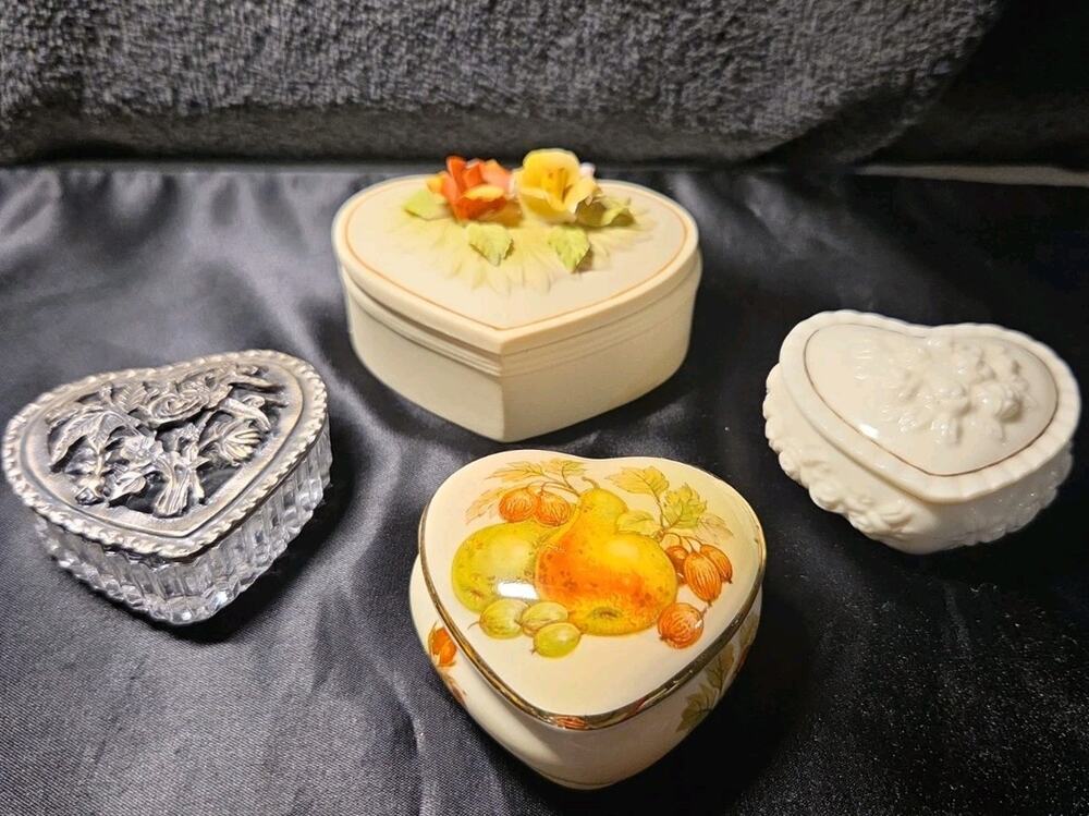 Lot Of 4 Vntg Trinket Dishes With Lids